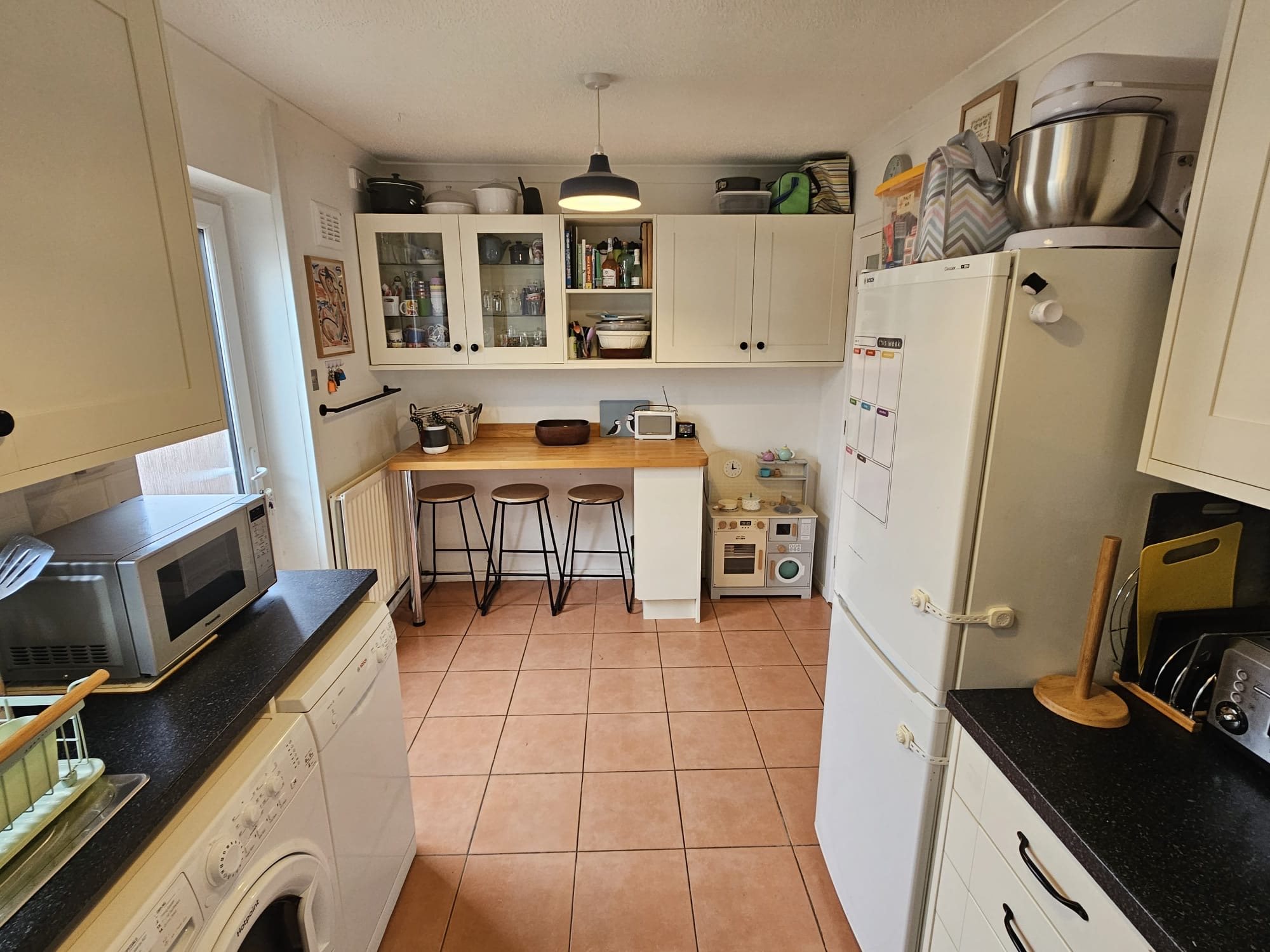 3 bed semi-detached house to rent in Bartlett Close, Taunton, TA1 4