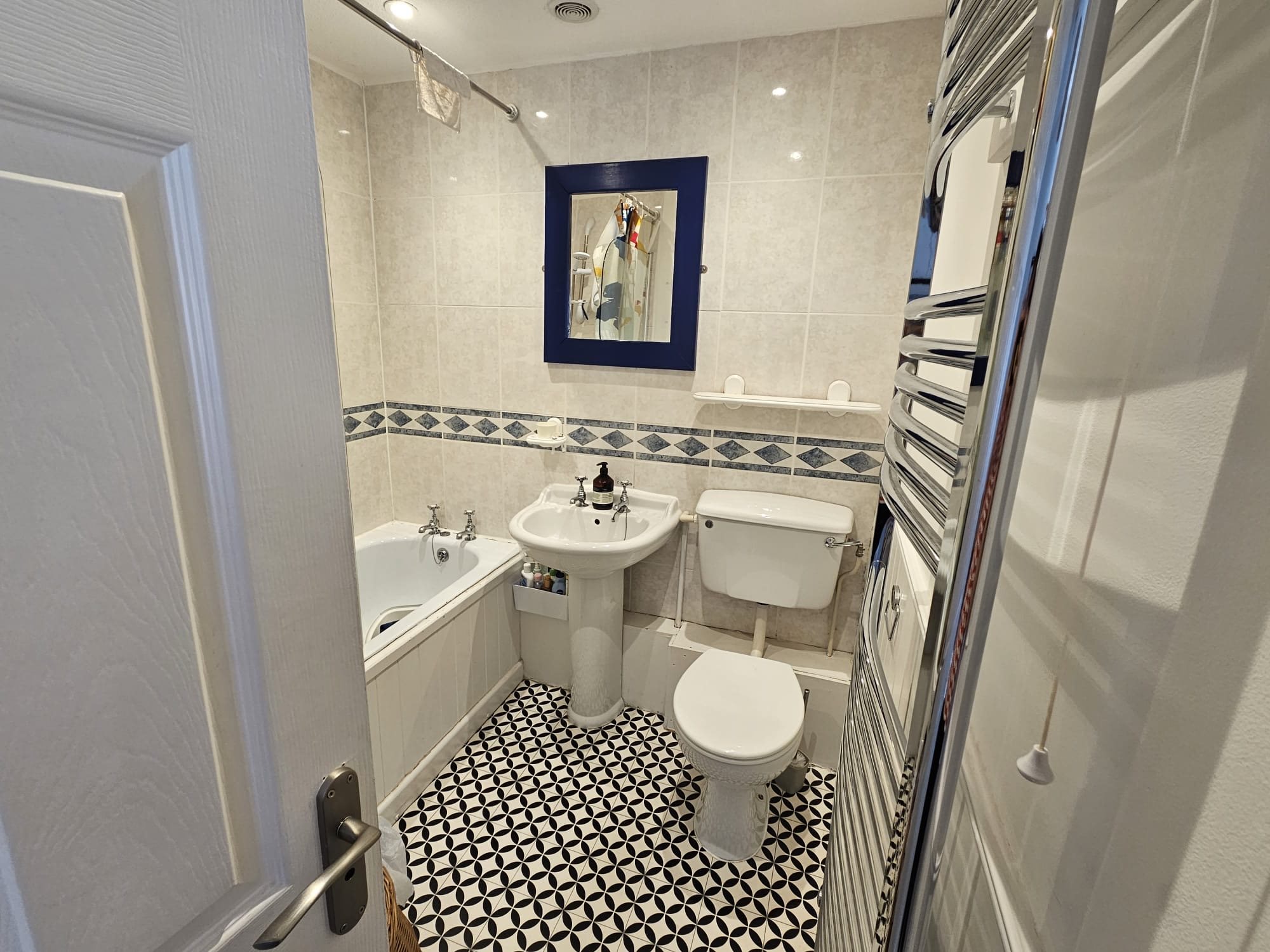 3 bed semi-detached house to rent in Bartlett Close, Taunton, TA1  - Property Image 8