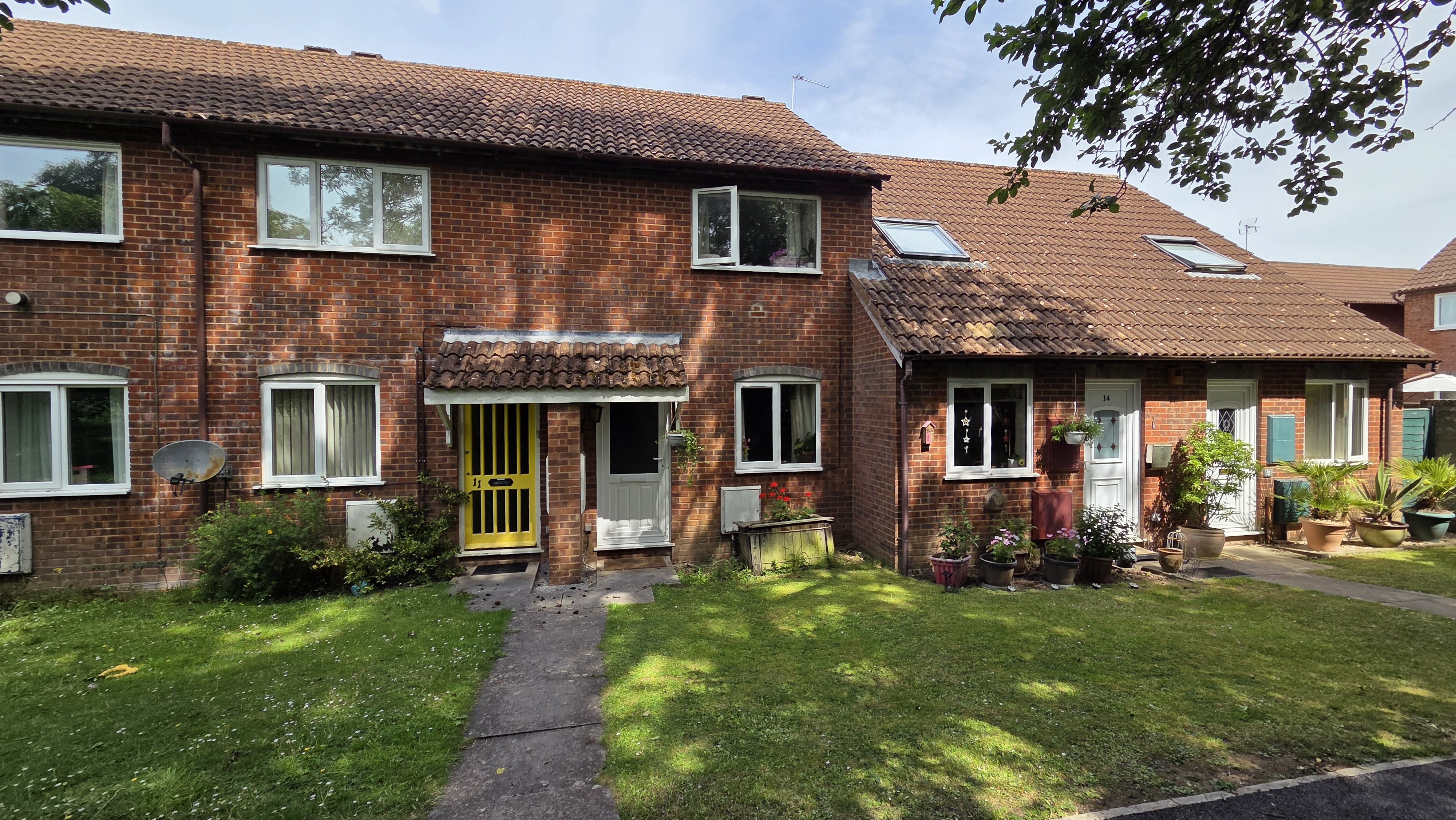 2 bed terraced house to rent in Lloyd Close, Taunton, TA1