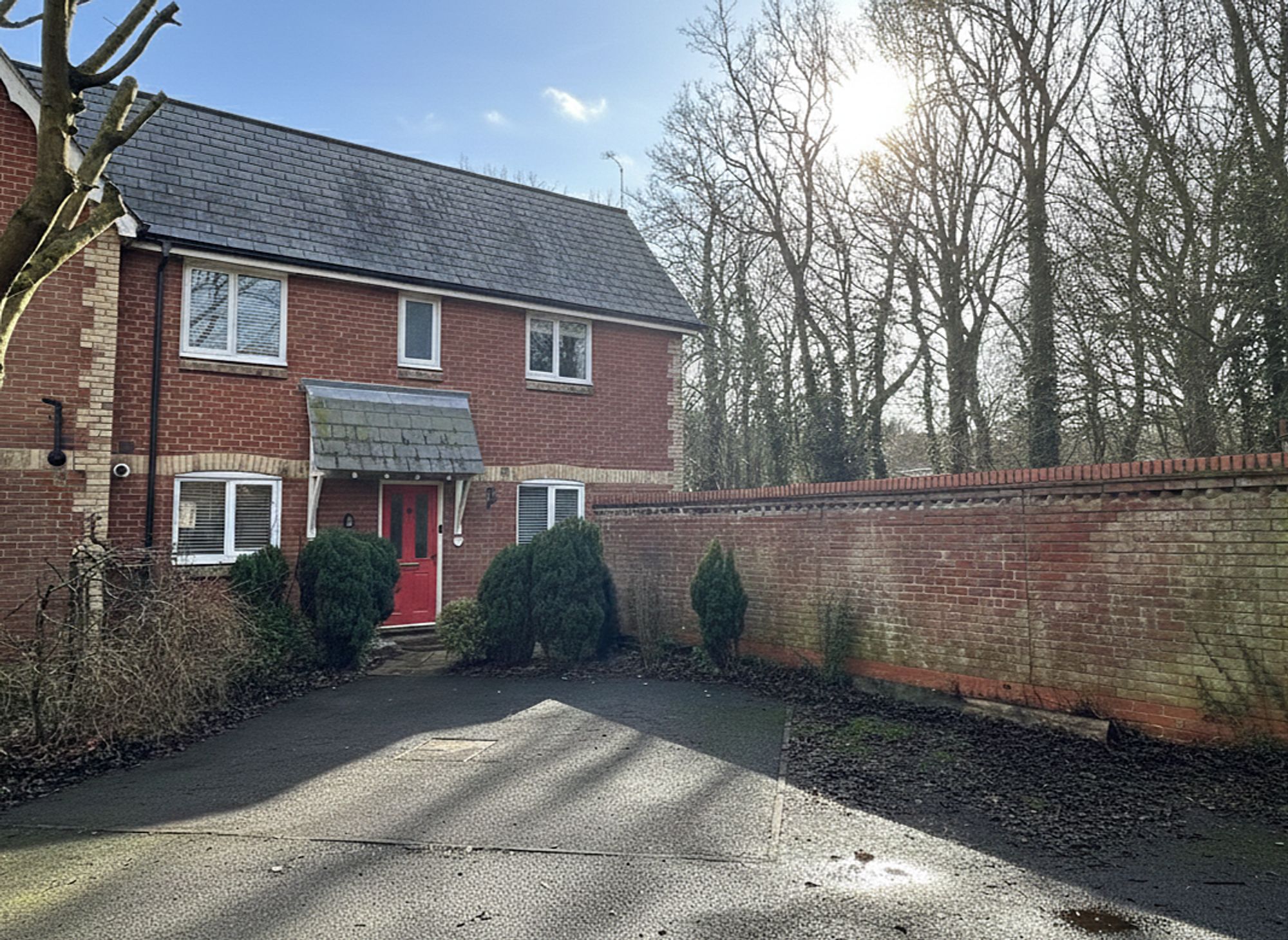 2 Bed Semi-Detached House For Sale In Bramble Tye, Noak Bridge, SS15