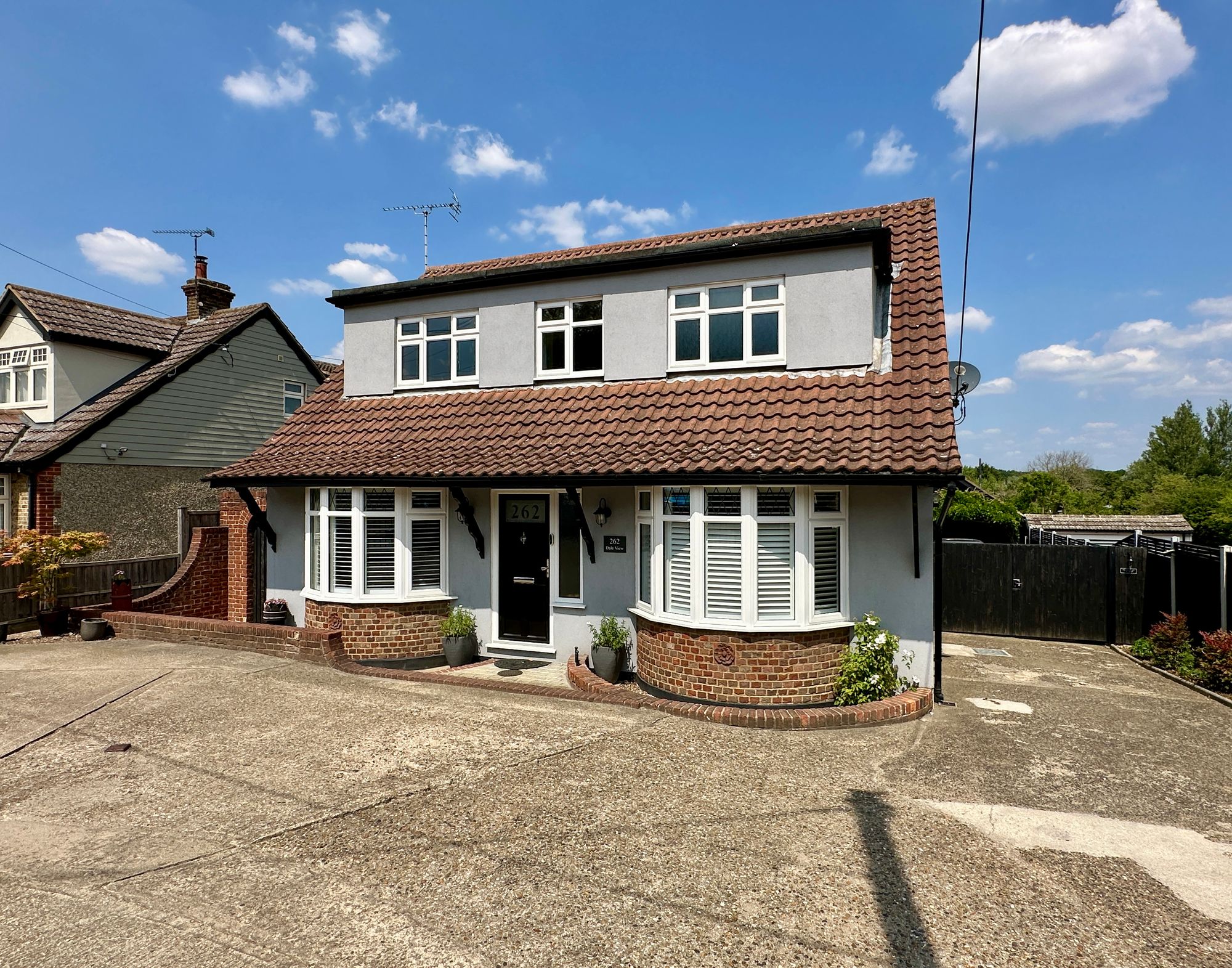 4 Bed Detached House For Sale In London Road, Wickford, SS12