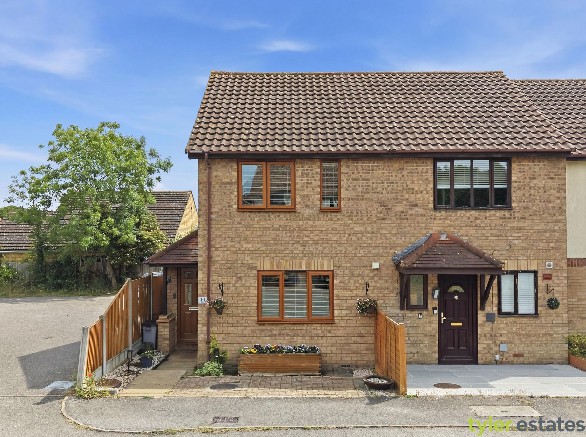 2 Bed End Of Terrace House For Sale In Ellswood, Steeple View, SS15