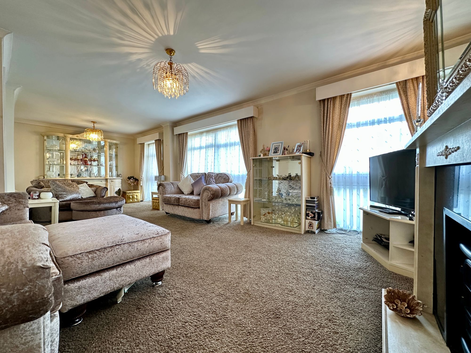 4 Bed Semi-Detached House For Sale In Kilbarry Walk, Billericay, CM11