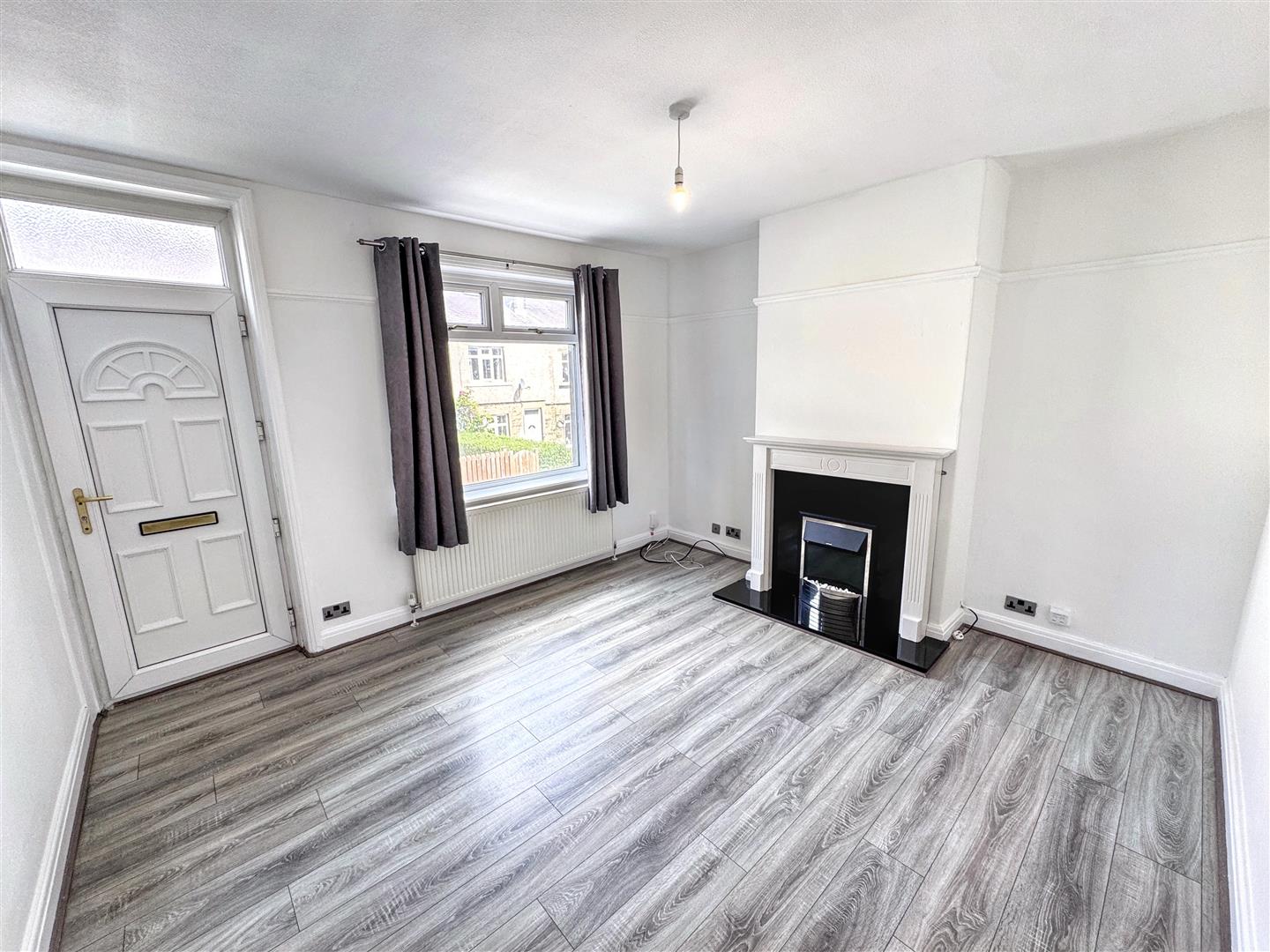 2 bed terraced house to rent in Mannville Walk, Keighley, BD22 6AQ 1
