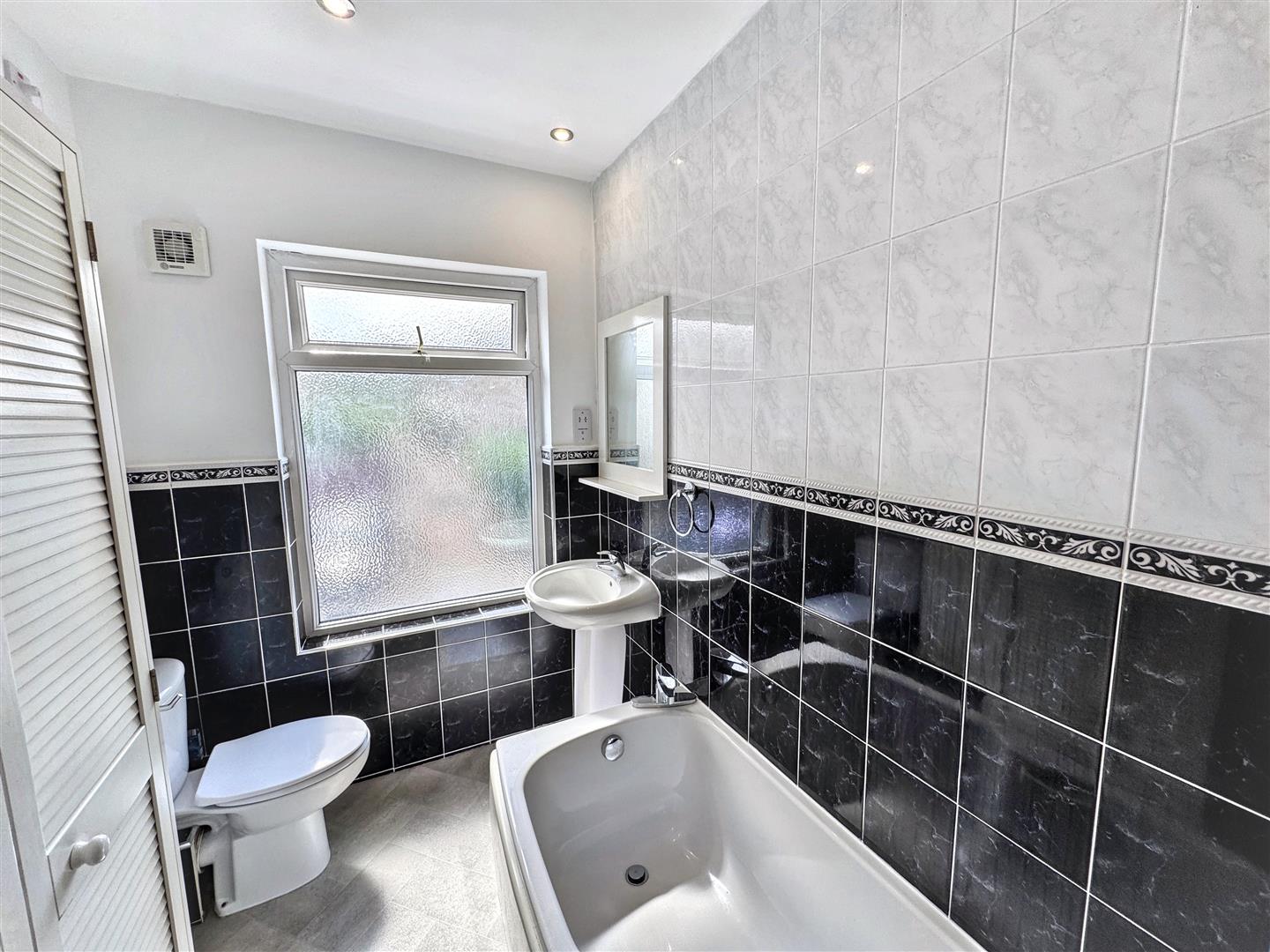 2 bed terraced house to rent in Mannville Walk, Keighley, BD22 6AQ 8