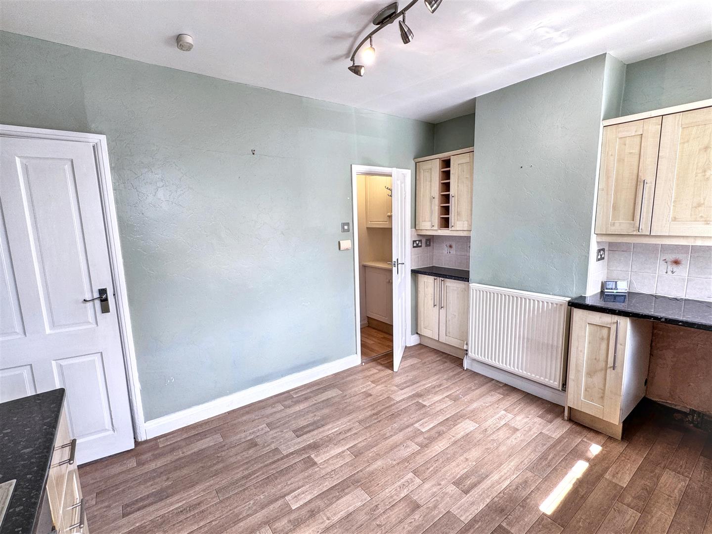 2 bed terraced house to rent in Mannville Walk, Keighley, BD22 6AQ  - Property Image 4