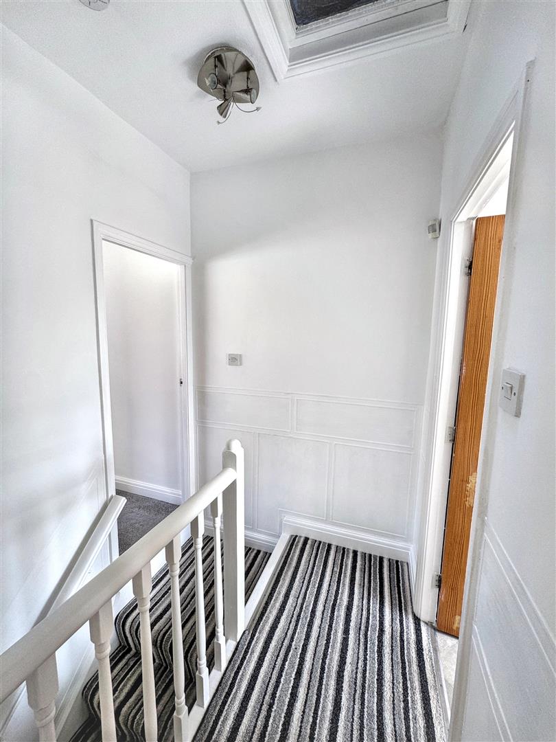 2 bed terraced house to rent in Mannville Walk, Keighley, BD22 6AQ 4
