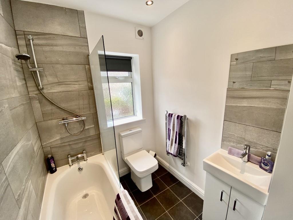 2 bed terraced house to rent in Exley Avenue, Ingrow, Keighley, BD21 1NB 5