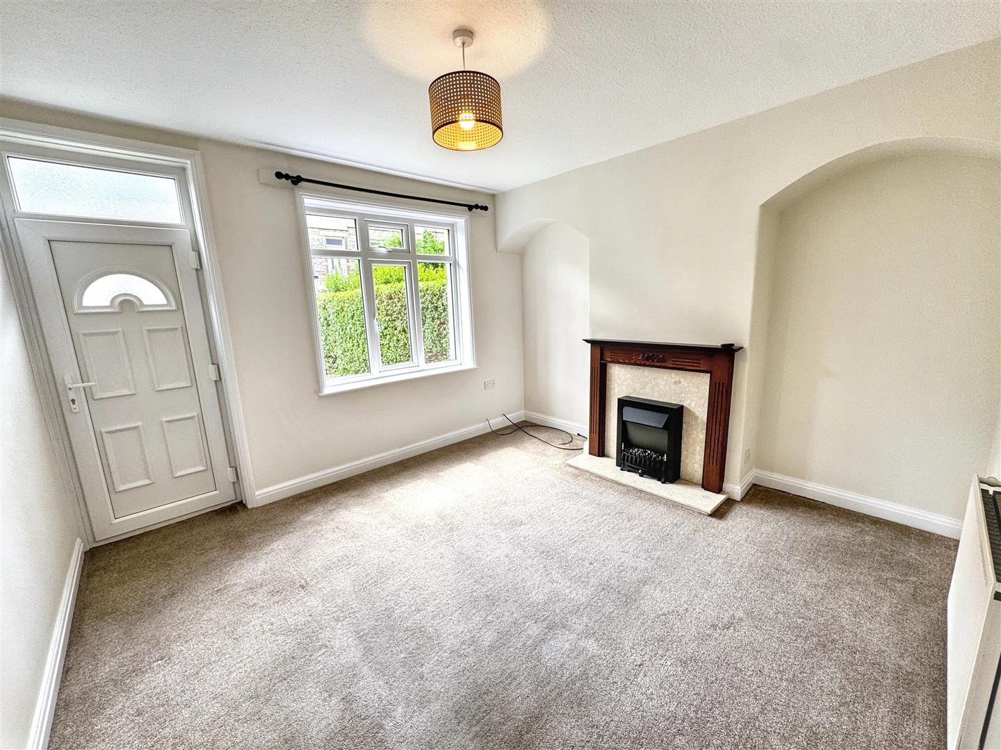 2 bed terraced house to rent in Mannville Walk, Keighley, BD22 6AG  - Property Image 2