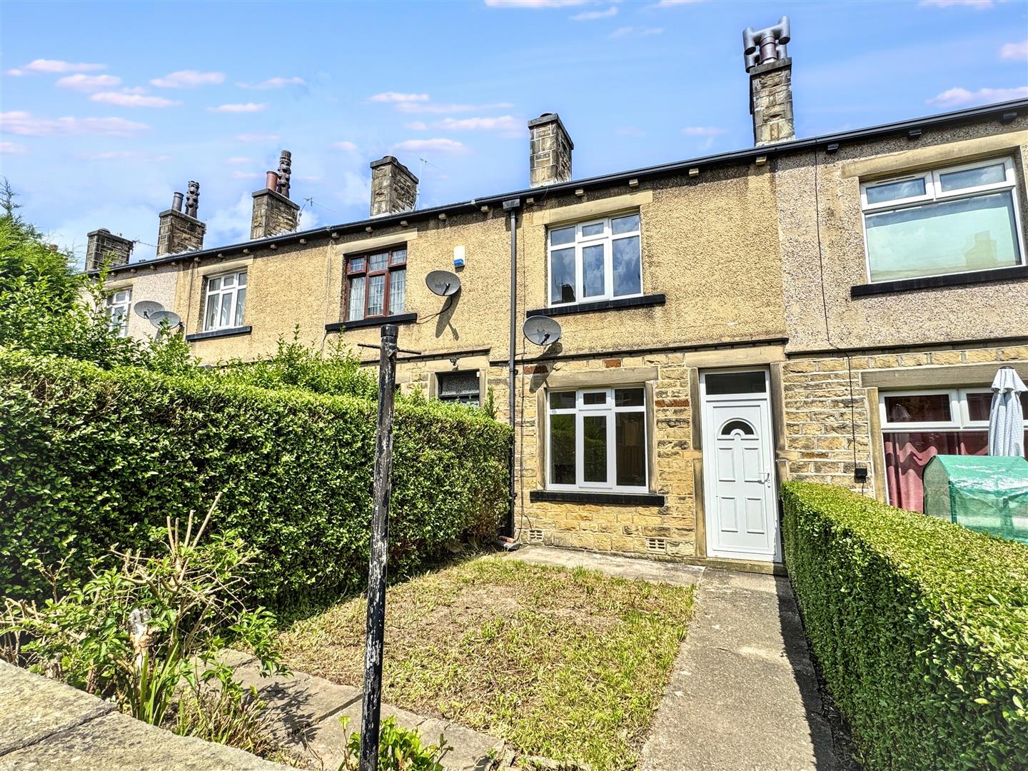 2 bed terraced house to rent in Mannville Walk, Keighley, BD22 6AG  - Property Image 1