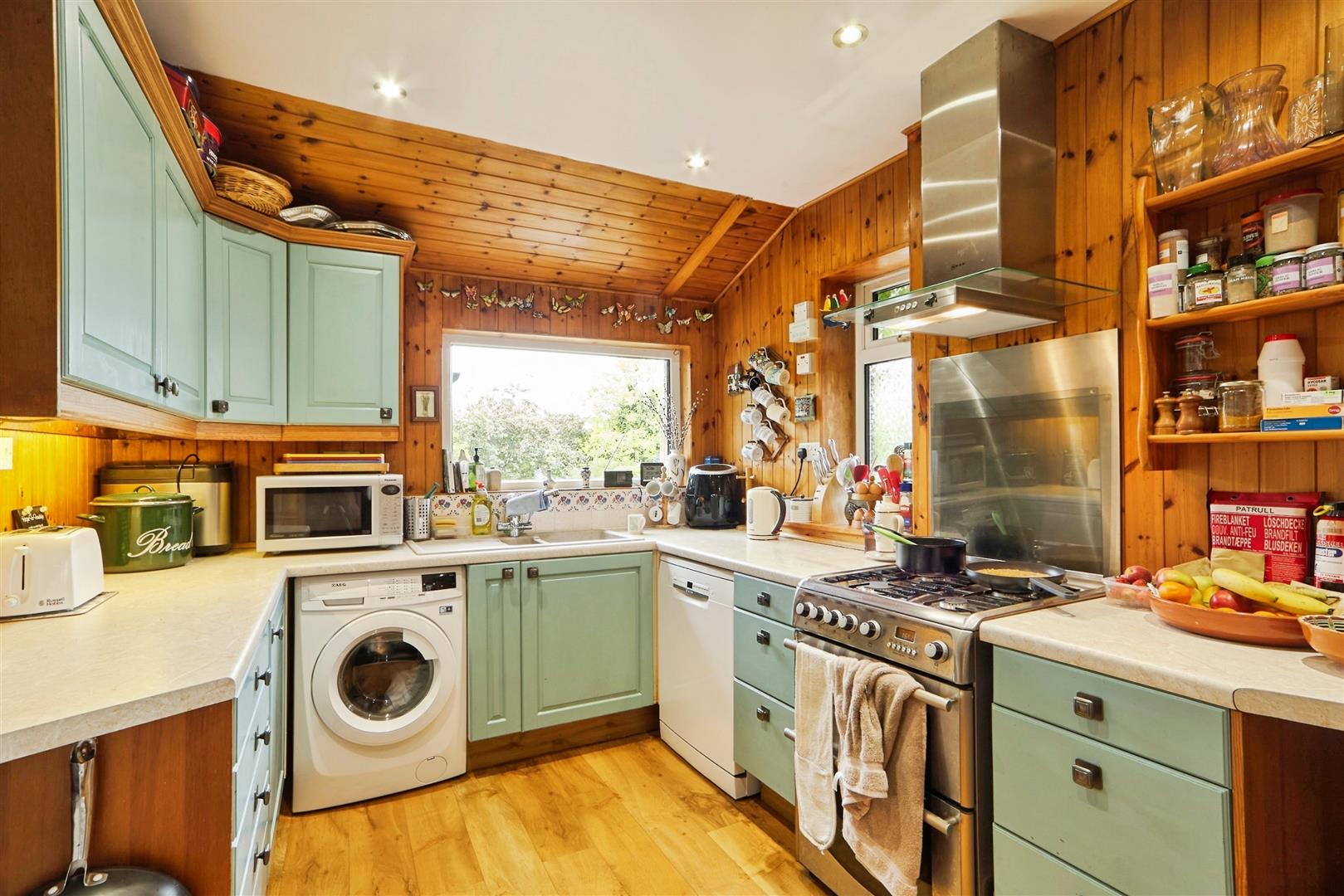 6 bed semi-detached house for sale in Highfield Lane, Keighley, BD21 2HU 3