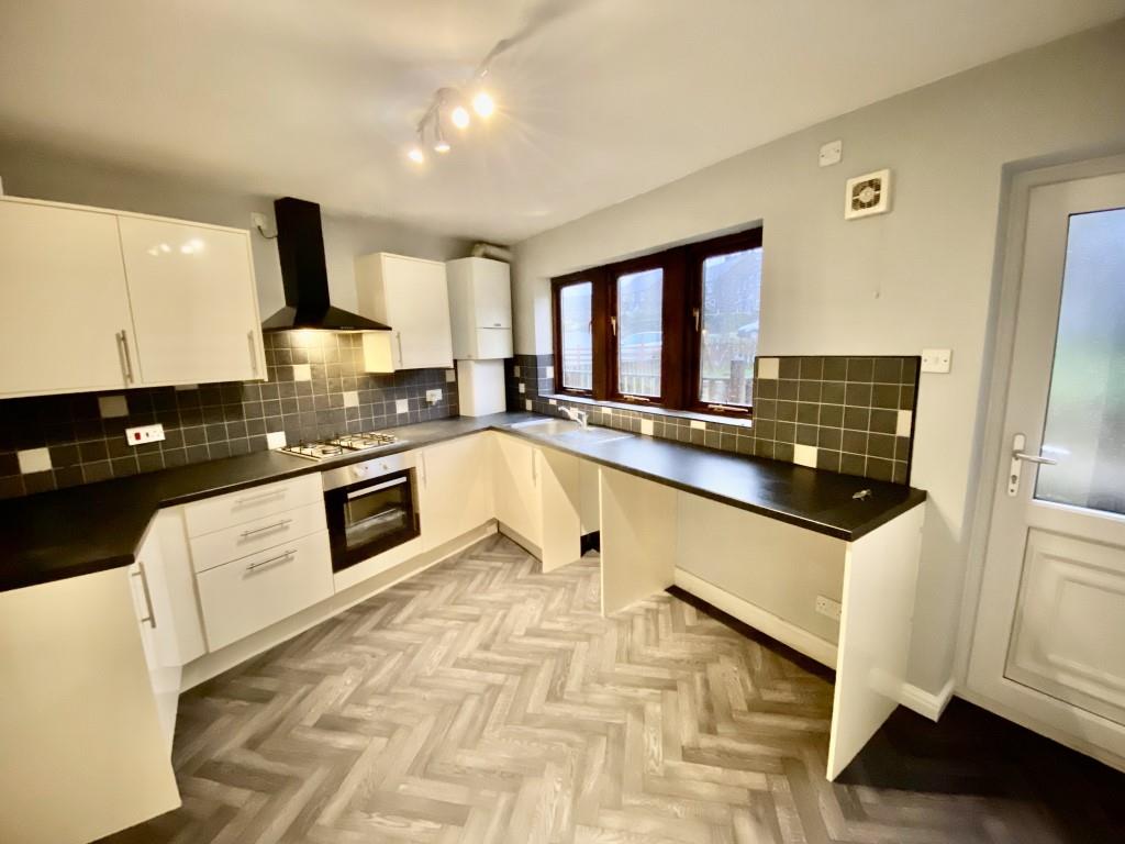 3 bed town house to rent in Heritage Way, Oakworth, BD22 7QW 1