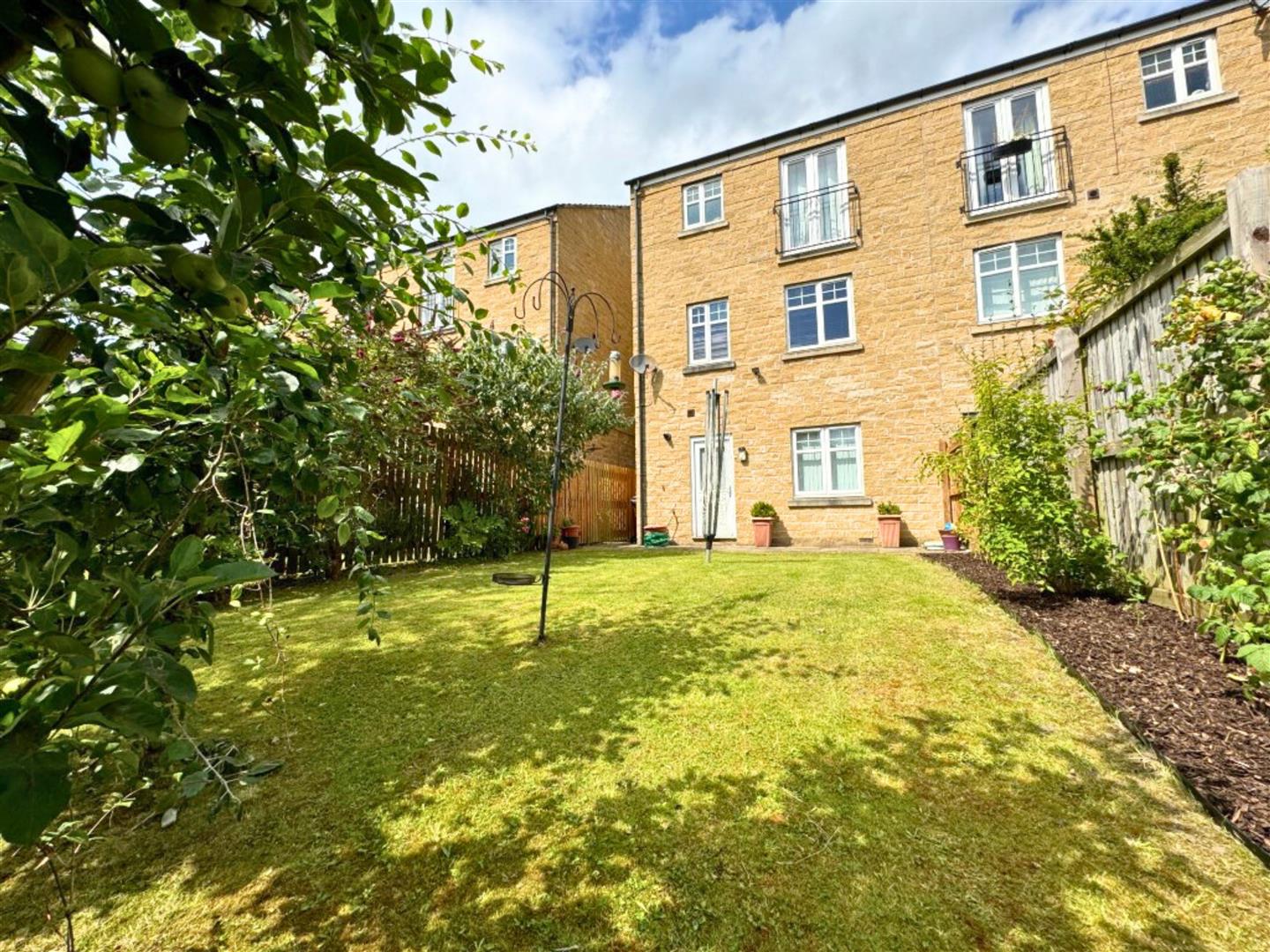 4 bed town house for sale in St. Martins Field, Otley, LS21 2FN  - Property Image 13