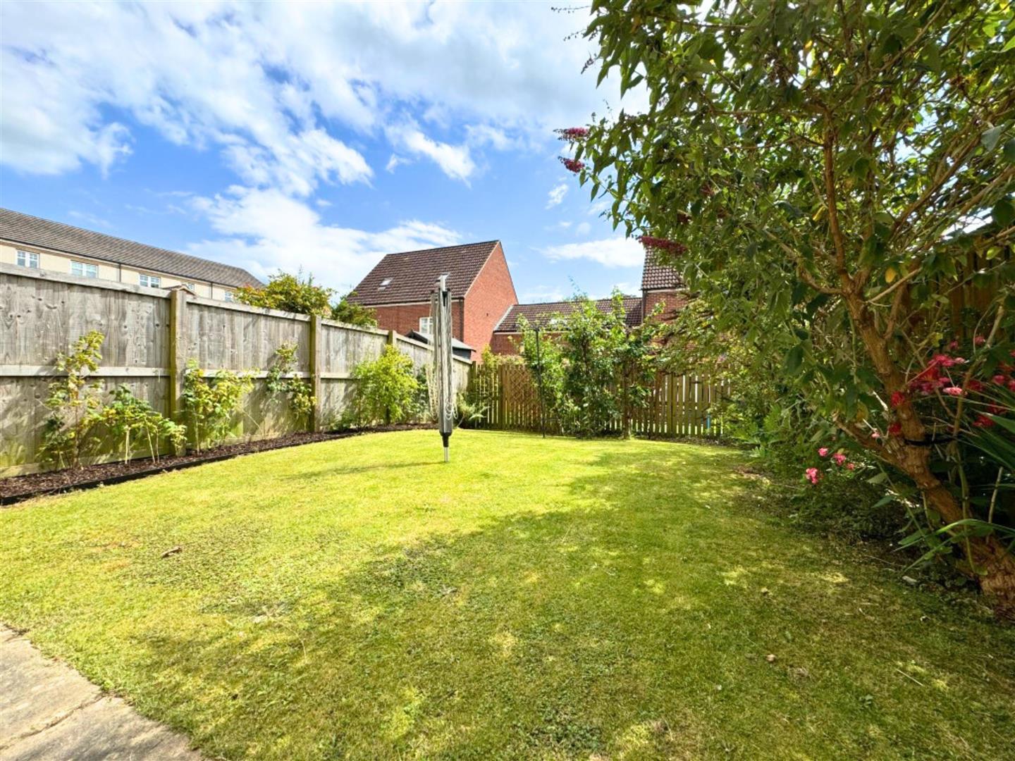 4 bed town house for sale in St. Martins Field, Otley, LS21 2FN 3