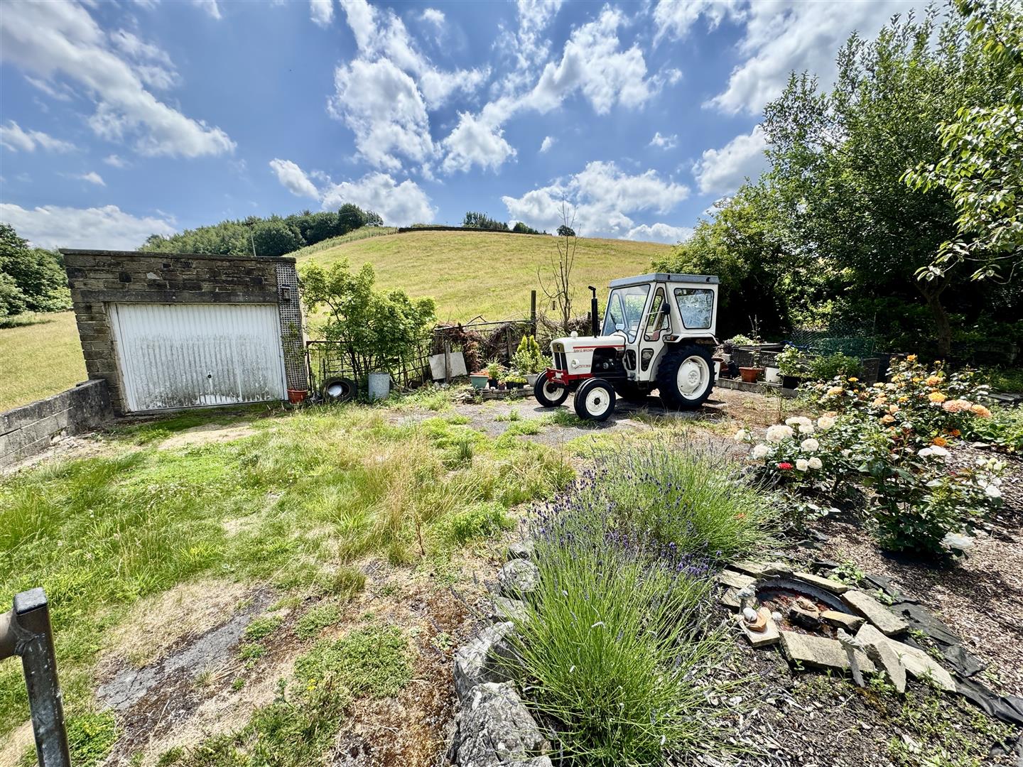 2 bed terraced house for sale in Hebden Road, Haworth, Keighley, BD22 8RE  - Property Image 2