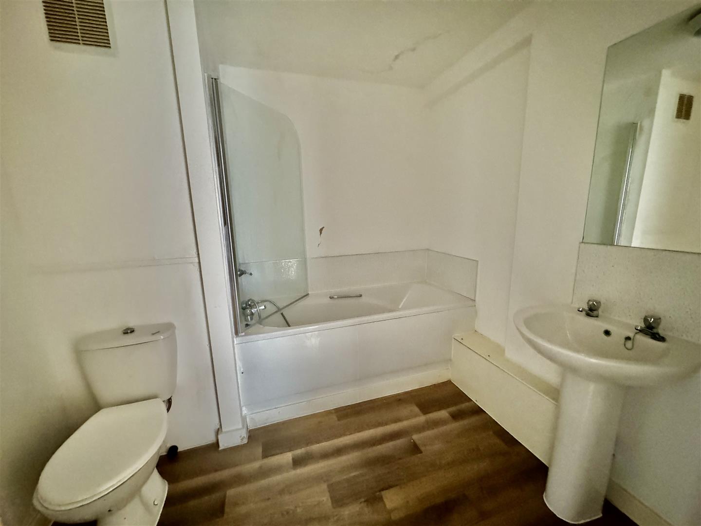 2 bed flat for sale in Bentley Court, Parkwood Rise, Keighley, BD21 4RG  - Property Image 6