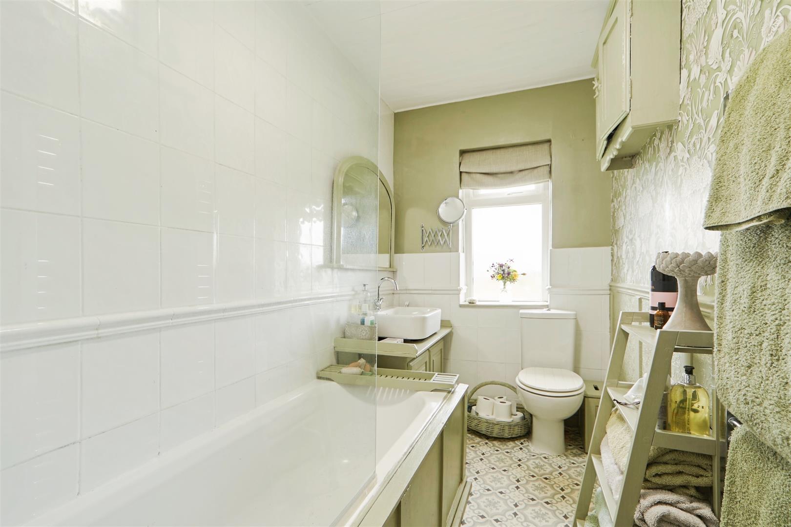 2 bed terraced house for sale in Jay Street, Haworth, BD22 8RJ  - Property Image 9