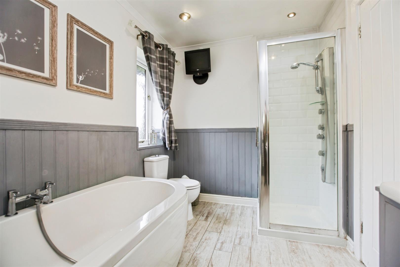 4 bed detached bungalow for sale in Ogden Crescent, Denholme, Bradford, BD13 4LD  - Property Image 4