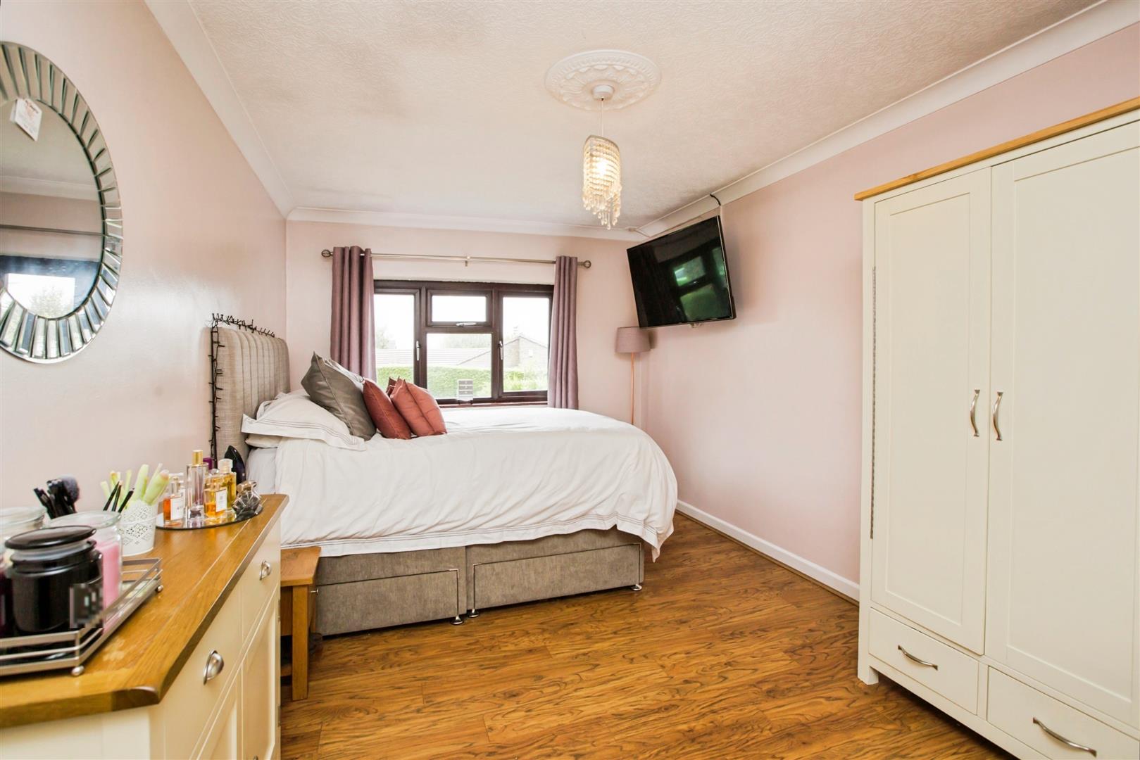 4 bed detached bungalow for sale in Ogden Crescent, Denholme, Bradford, BD13 4LD  - Property Image 10