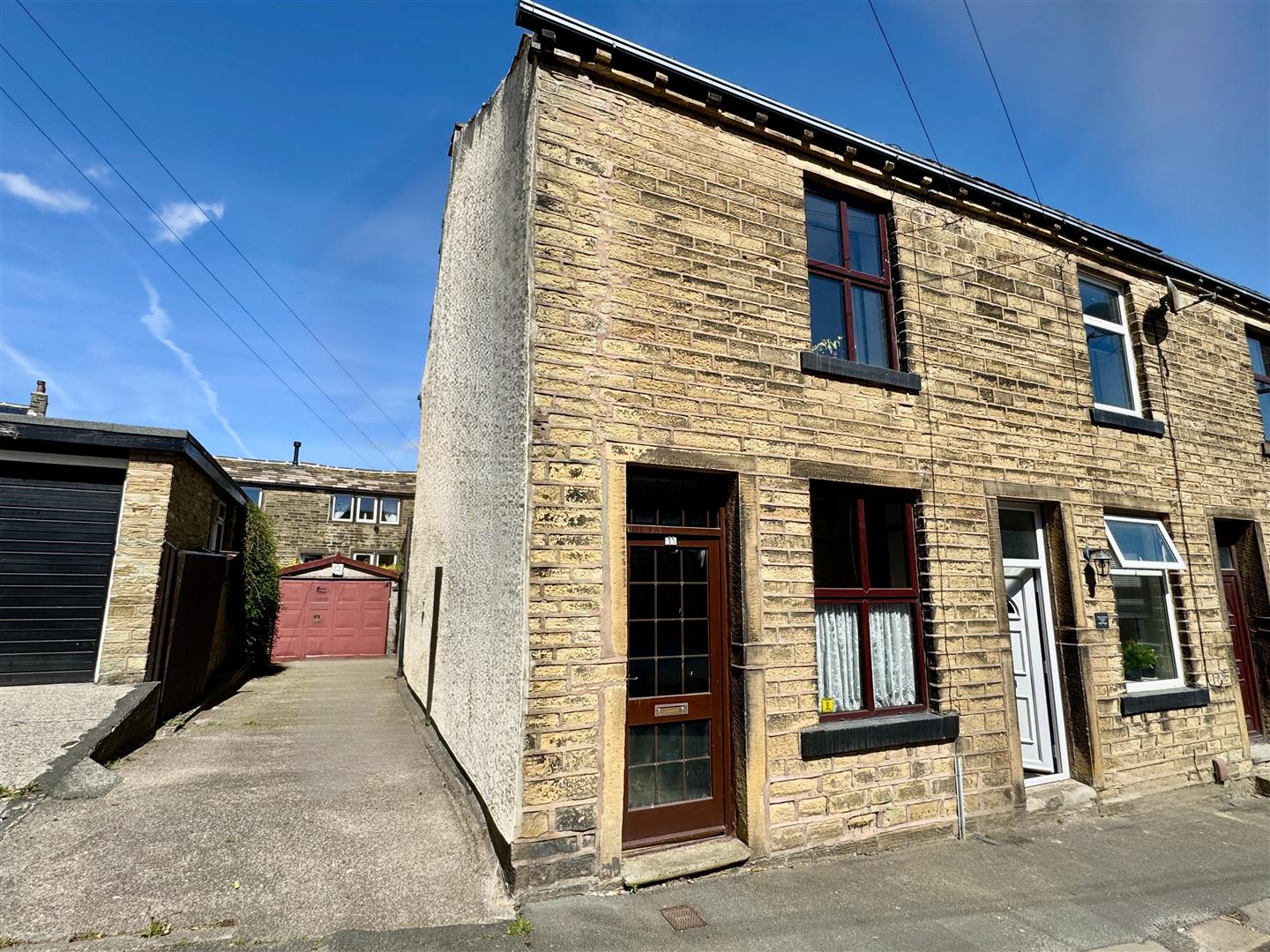 3 bed end of terrace house for sale in Clarendon Street, Haworth, BD22 8PU - Property Image 1