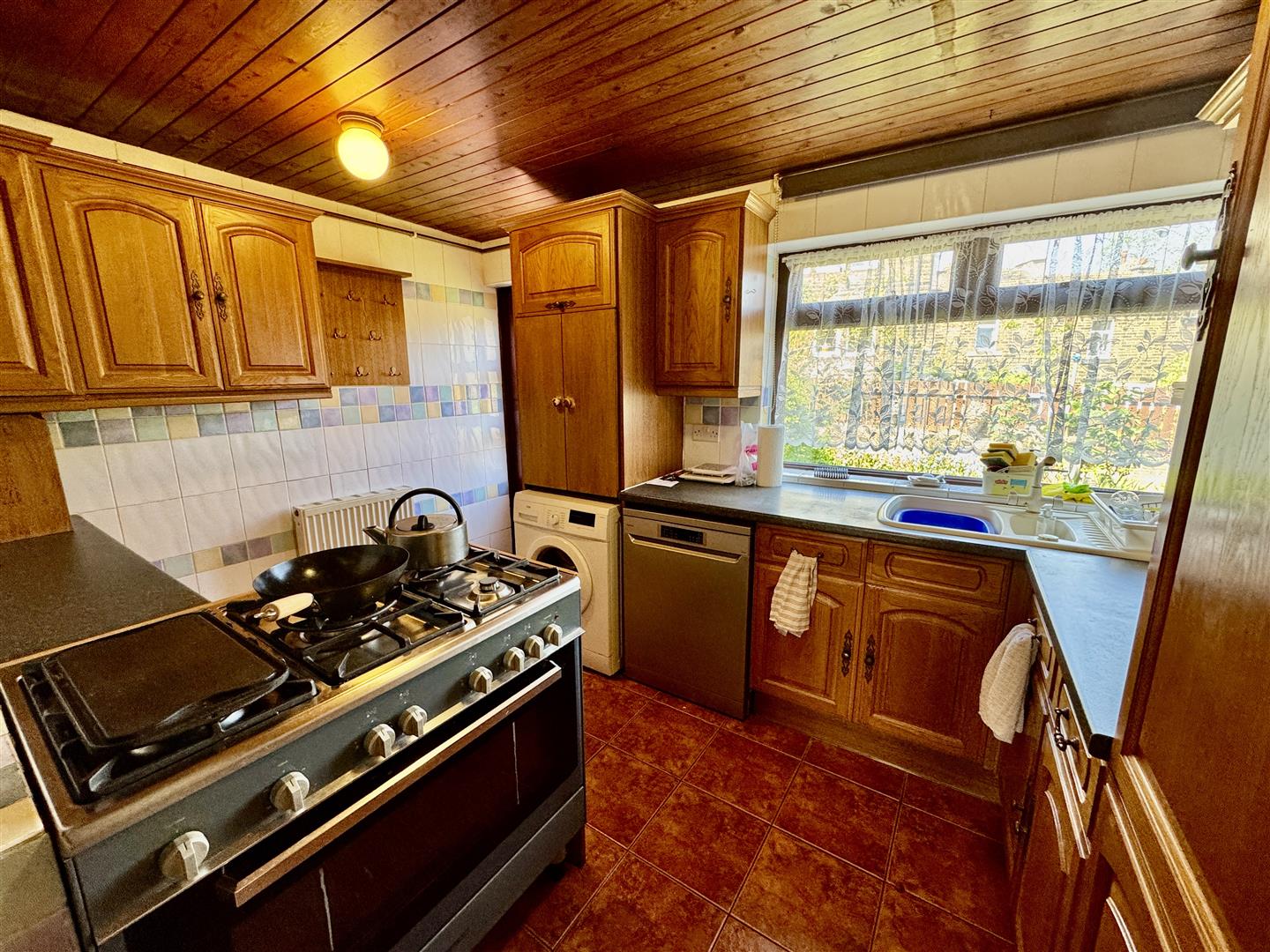 3 bed end of terrace house for sale in Clarendon Street, Haworth, BD22 8PU  - Property Image 2