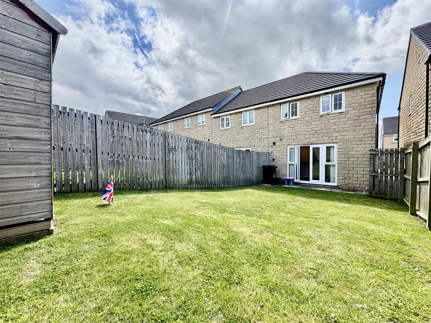 2 bed end of terrace house for sale in The Knoll, Keighley, BD22 6FD  - Property Image 10