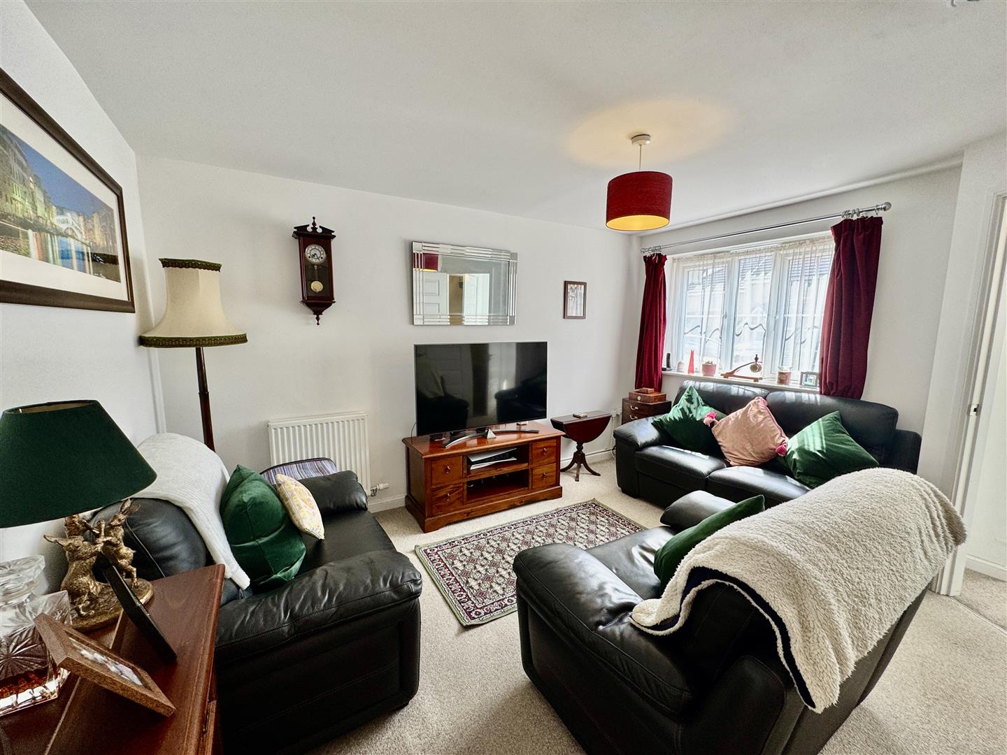 2 bed end of terrace house for sale in The Knoll, Keighley, BD22 6FD 1
