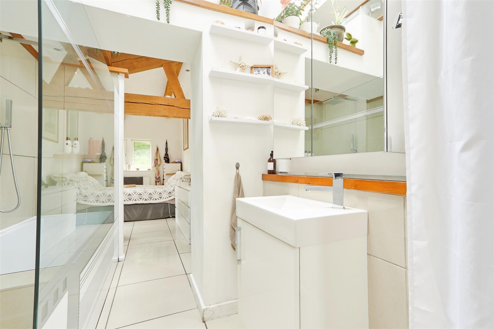 6 bed detached house for sale in Marley, Bingley, BD16 2DN  - Property Image 9