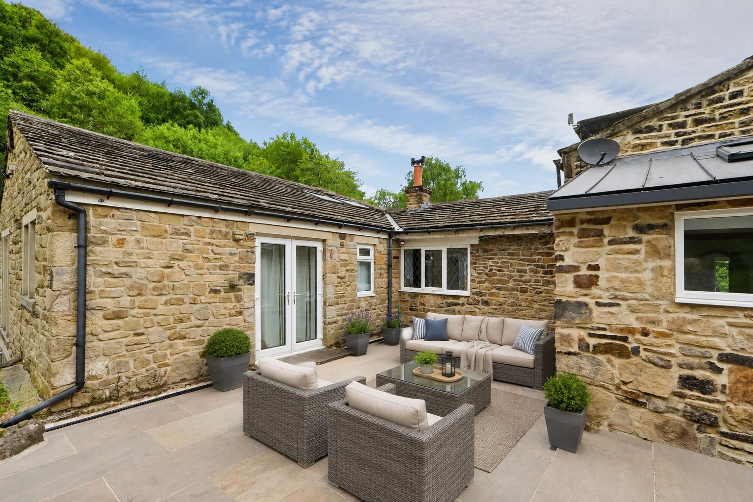 6 bed detached house for sale in Marley, Bingley, BD16 2DN 7