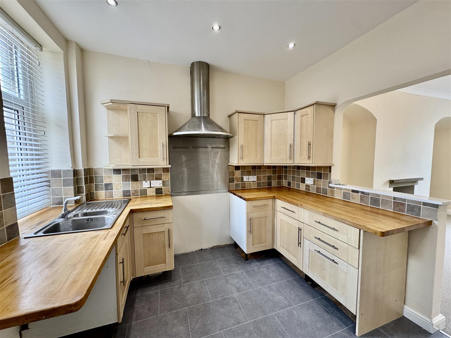 2 bed end of terrace house for sale in Apsley Street, Oakworth, Keighley, BD22 7EY  - Property Image 2