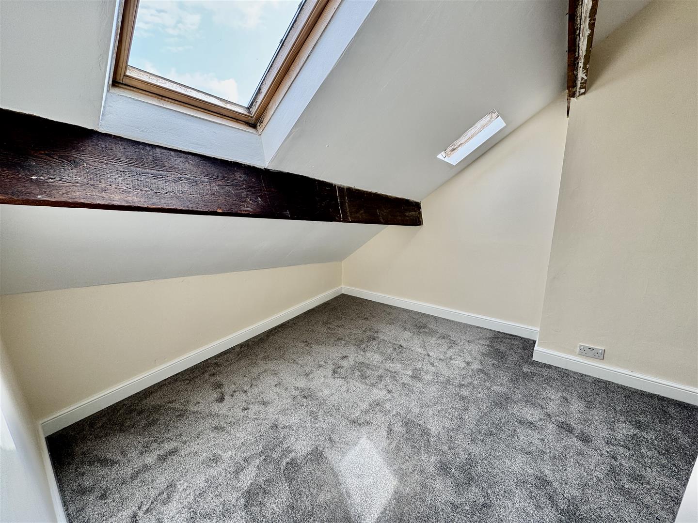 2 bed end of terrace house for sale in Apsley Street, Oakworth, Keighley, BD22 7EY  - Property Image 6