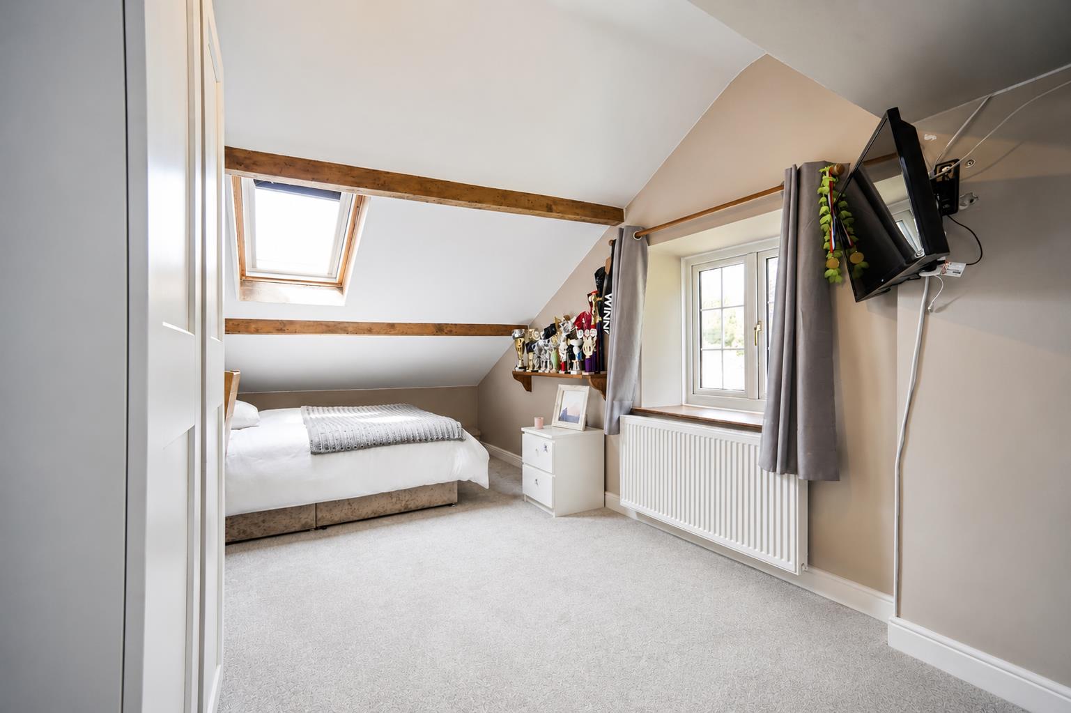 4 bed barn conversion for sale in Low Fold, Long Lee Lane, Keighley, BD21 4RS  - Property Image 11