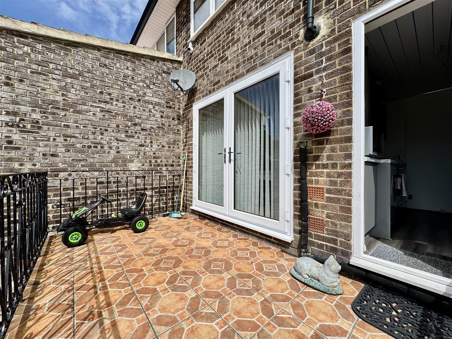 3 bed terraced house for sale in Victoria Court, Keighley, BD21 2SE 8