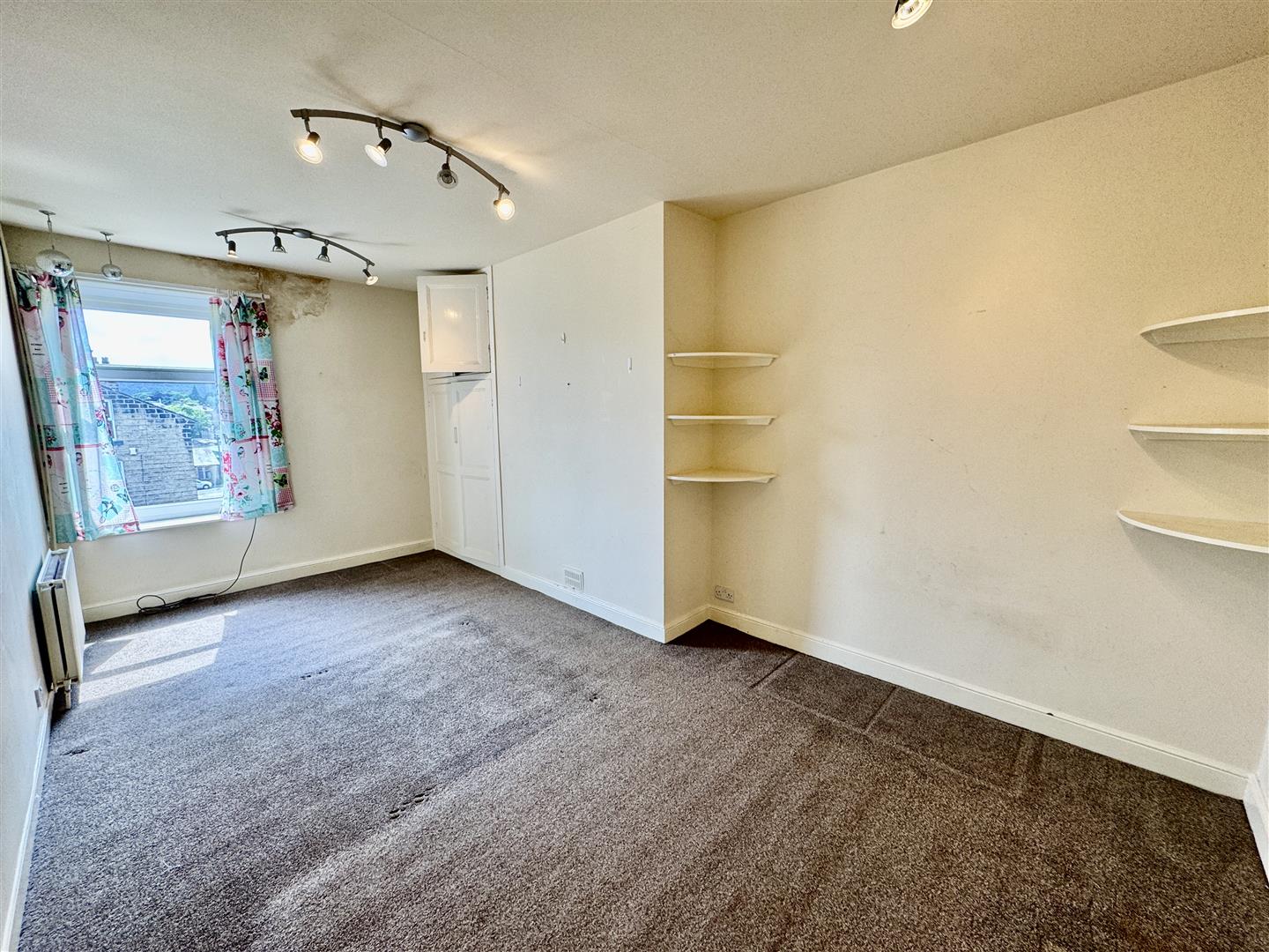 2 bed terraced house for sale in Charles Street, Bingley, BD16 4LA 5