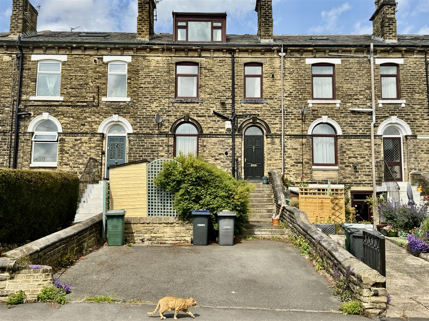 2 bed terraced house for sale in Charles Street, Bingley, BD16 4LA - Property Image 1