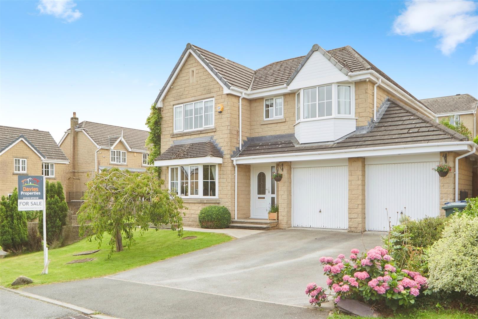 4 bed detached house for sale in Hayfields Close, Keighley, BD22 6SB  - Property Image 1