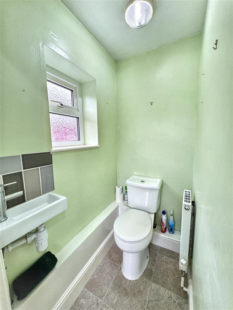 3 bed semi-detached house for sale in Bradford Road, Riddlesden, Keighley  - Property Image 8