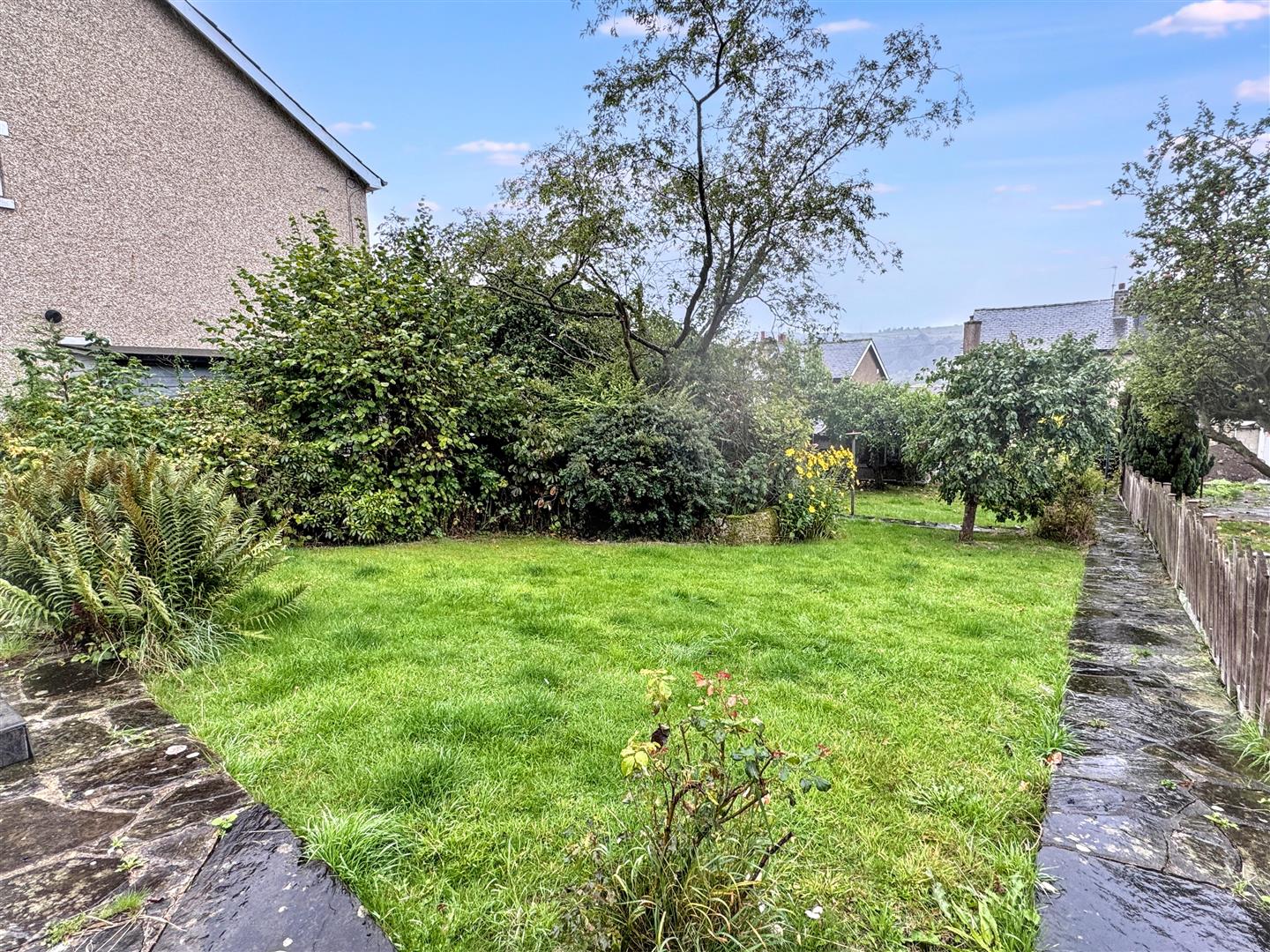 3 bed semi-detached house for sale in Bradford Road, Riddlesden, Keighley 3