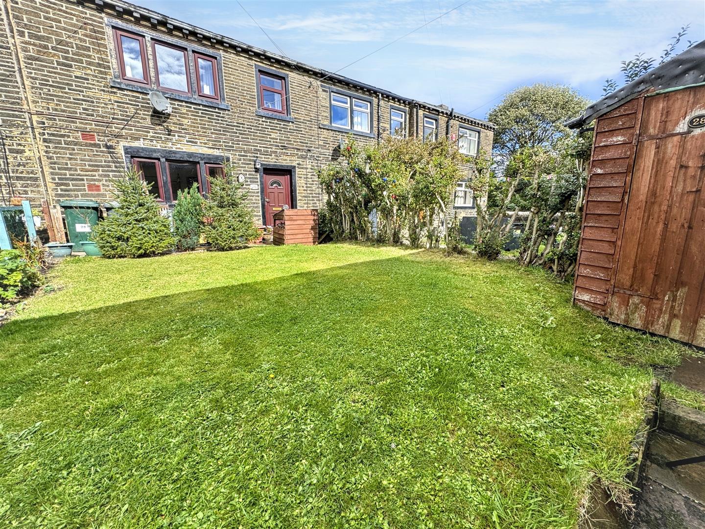 2 bed terraced house for sale in Vernon Place, Queensbury, BD13 2DN  - Property Image 5
