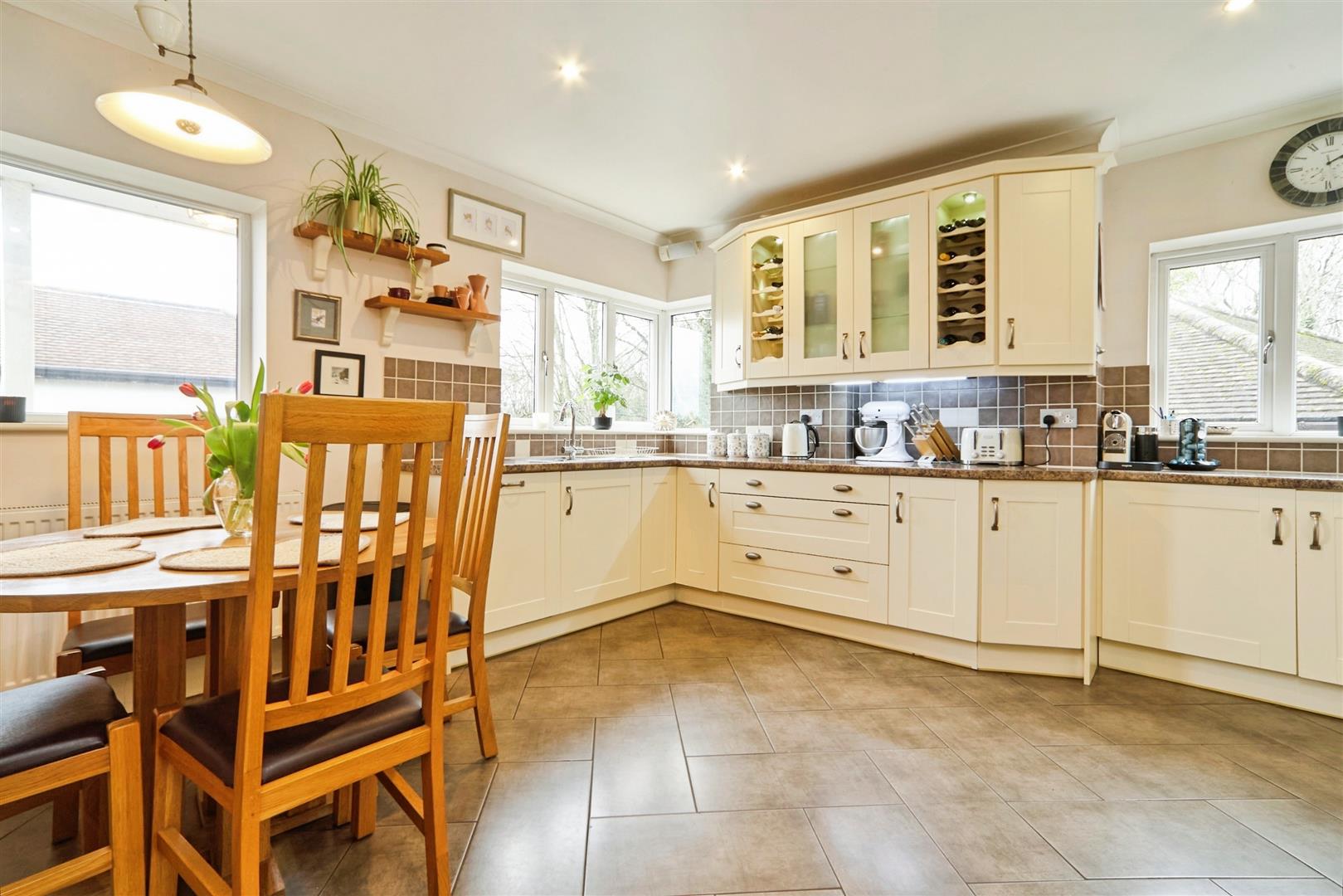 6 bed detached house for sale in Ghyll Wood Drive, Bingley, BD16 1NF  - Property Image 3