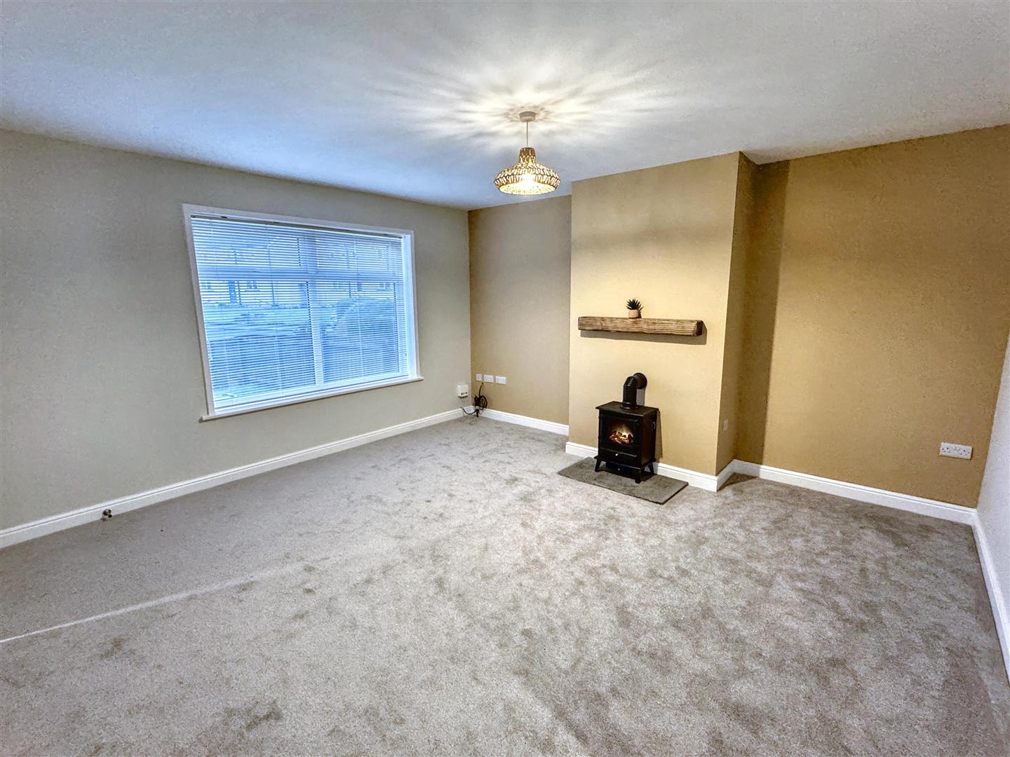 3 bed terraced house to rent in Windsor Crescent, Oakworth, Keighley, BD22 7PQ 1
