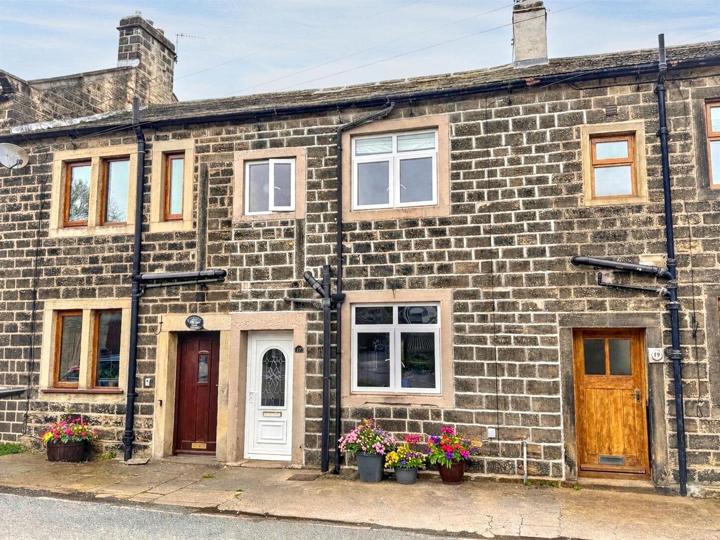 2 bed cottage to rent in High Street, Steeton, Keighley, BD20 6NT  - Property Image 1