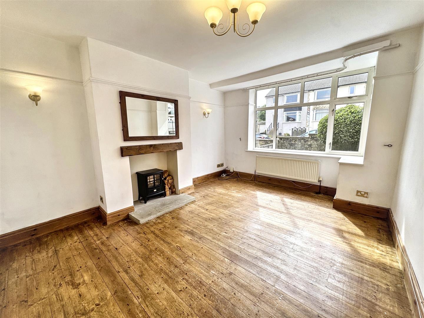 3 bed semi-detached house for sale in Oakbank Avenue, Exley Head, Keighley, BD22 7DY  - Property Image 2