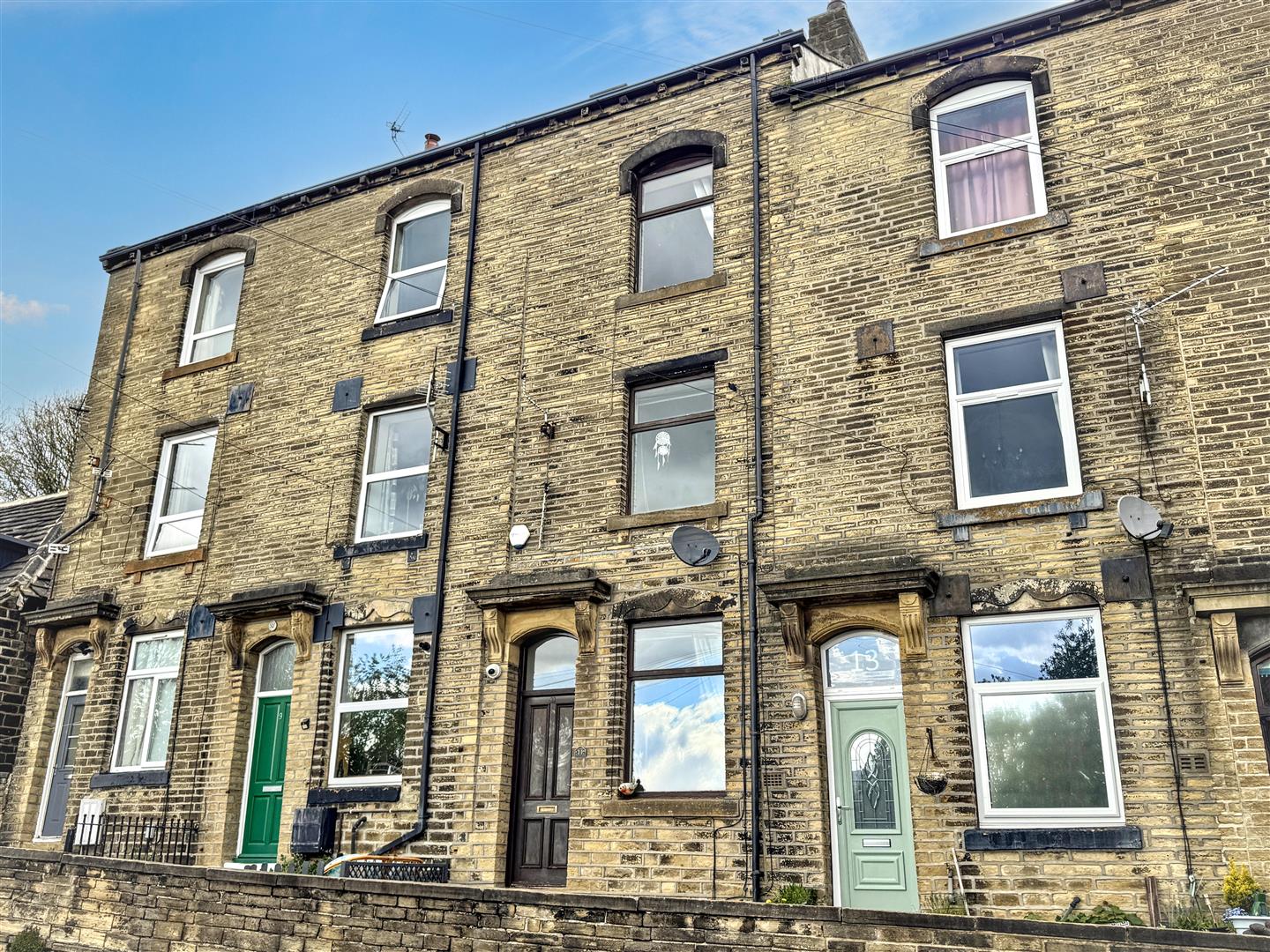 3 bed terraced house for sale in Prospect Terrace, Riddlesden, Keighley, BD20 5PP  - Property Image 1