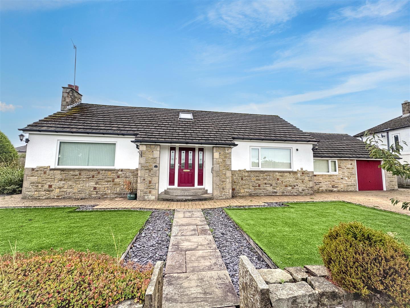 3 bed detached bungalow for sale in Birchlands Avenue, Wilsden, Bradford, BD15 0HB  - Property Image 1