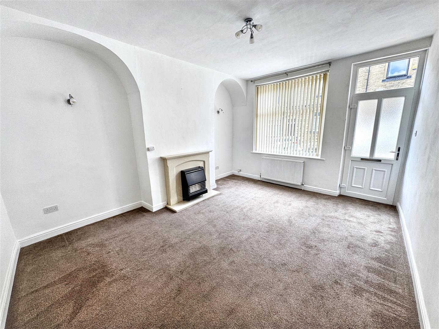 2 bed terraced house to rent in Edensor Road, Keighley, BD21 2LS 1