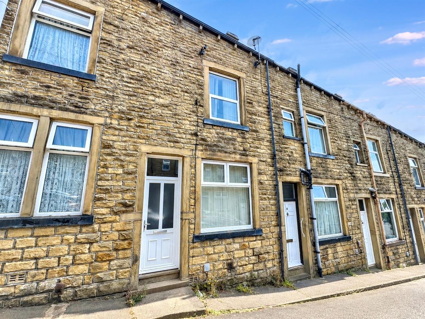 2 bed terraced house to rent in Edensor Road, Keighley, BD21 2LS