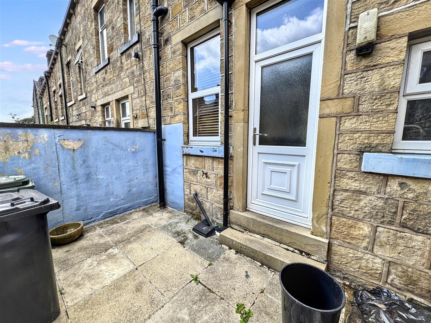 2 bed terraced house to rent in Edensor Road, Keighley, BD21 2LS 3