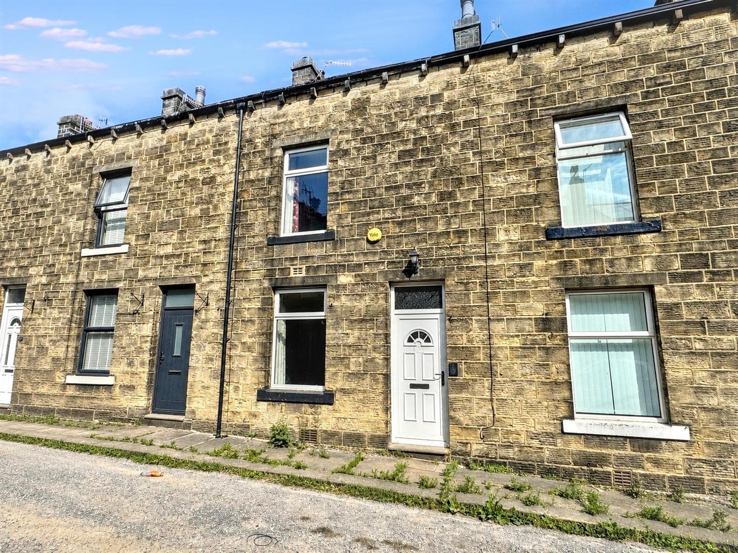 3 bed terraced house for sale in Queen Street, Silsden, Keighley, BD20 0DS  - Property Image 1