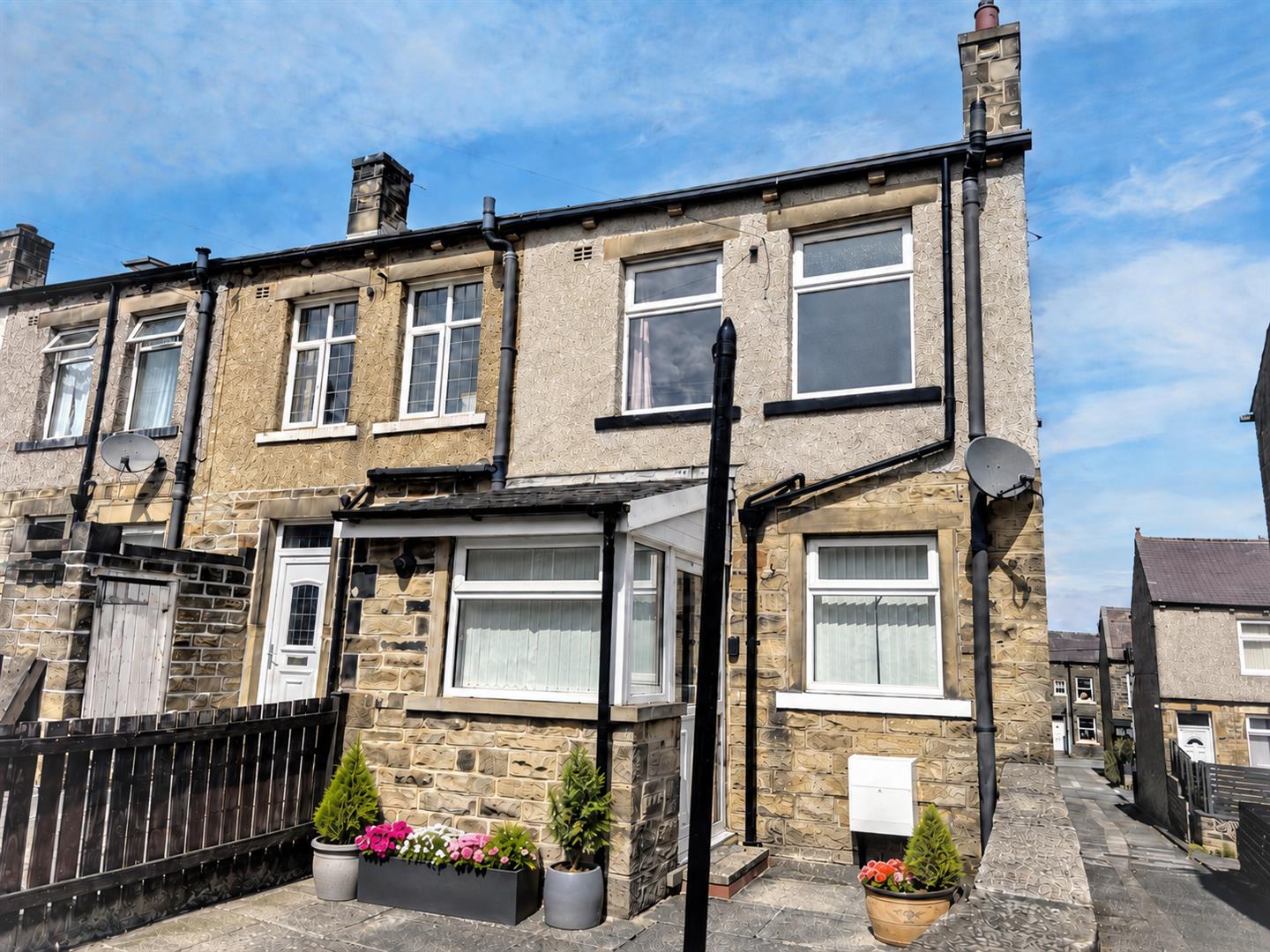 2 bed end of terrace house for sale in Mannville Walk, Keighley, BD22 6AQ